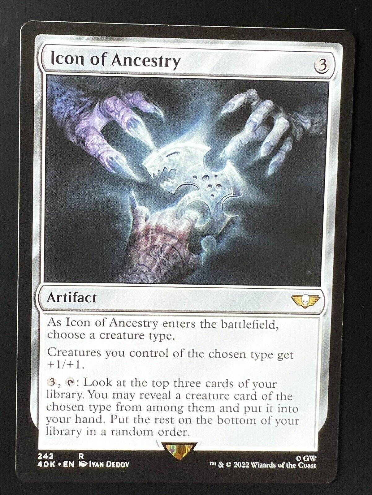 MTG Universes Beyond Warhammer 40K Rare Icon of Ancestry 242 NM